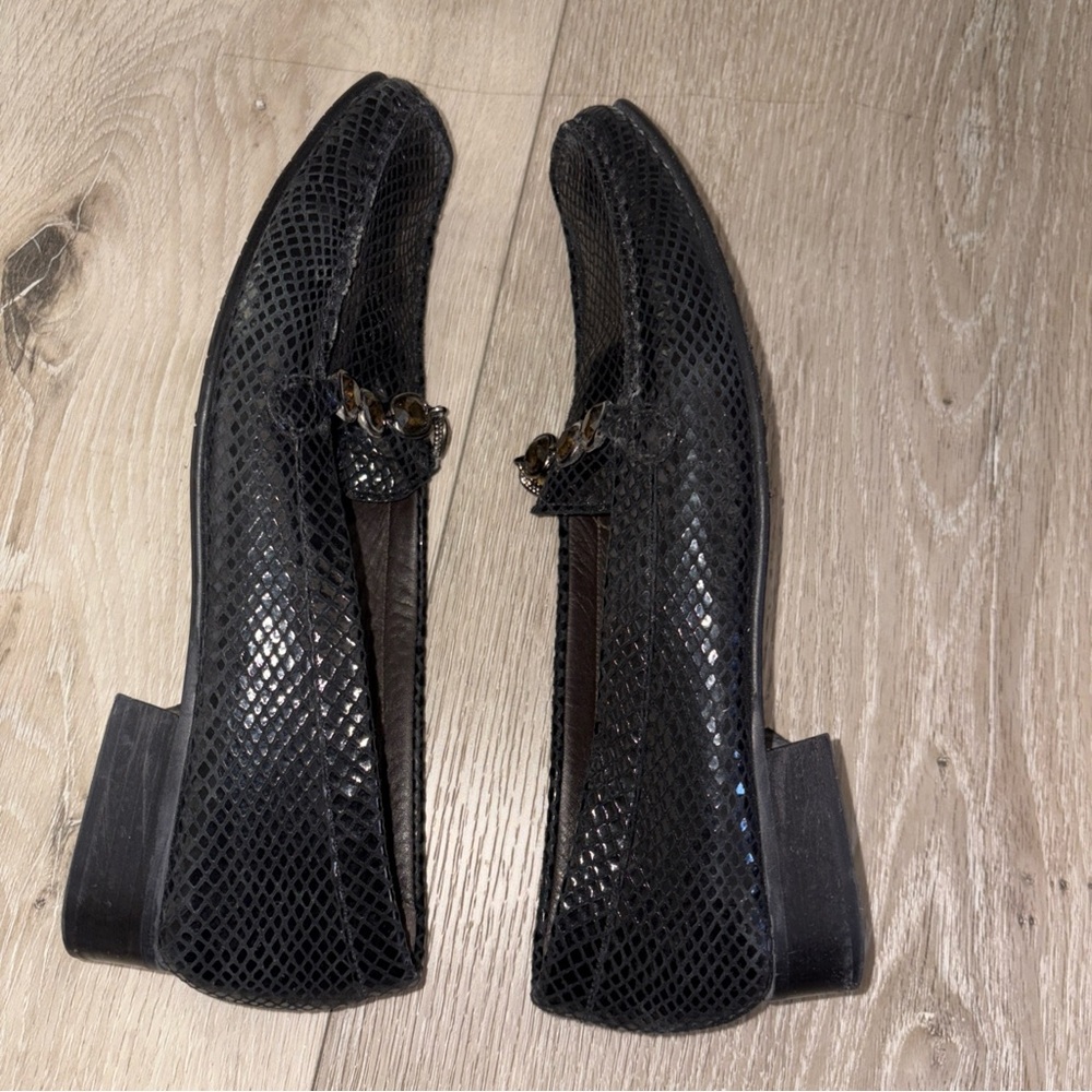 Black Stuart Weitzman Women's 8.5 N Snake Skin Slip-on Loafers W/ Rhinestones - Picture 10 of 14